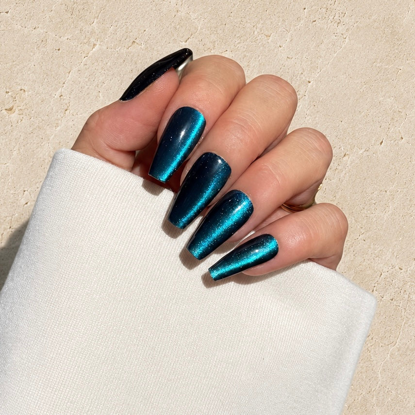 Cat eyes blue